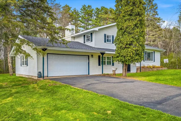 6422 Donnybrook DR, North Branch, MN 55056