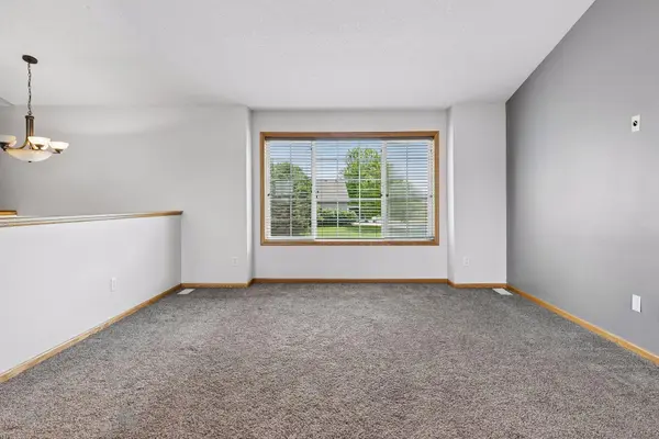 2431 Big Oak LN, Mayer, MN 55360