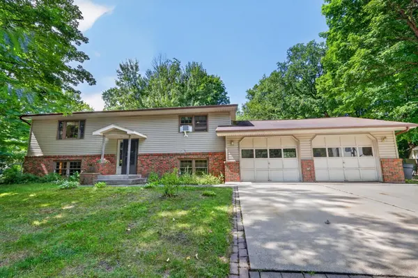 2452 Deschepper DR, Grand Rapids, MN 55744