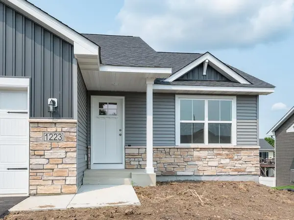 1223 Olivia ST SE, New Prague, MN 56071
