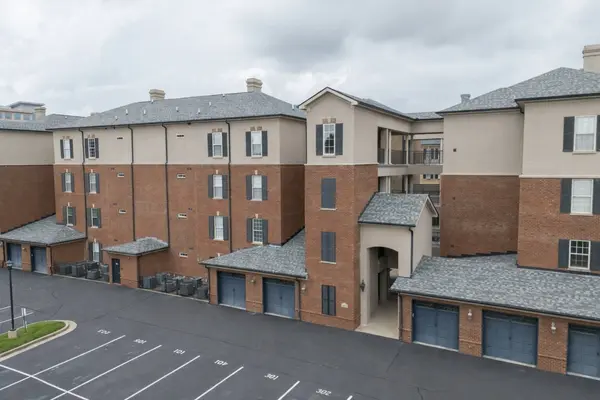 307 Seven Springs Way #304, Brentwood, TN 37027