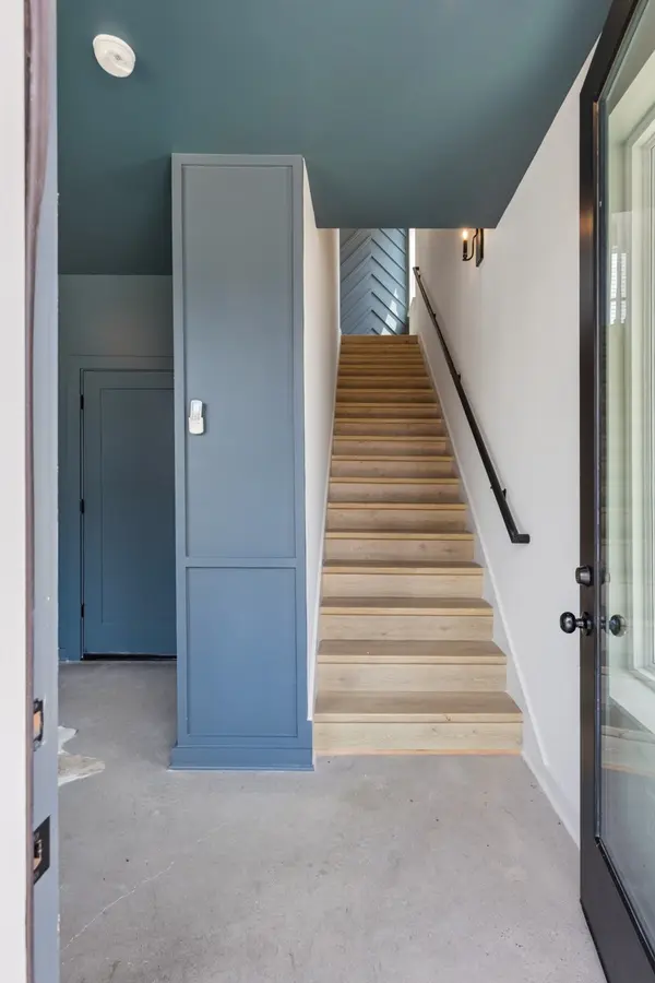 323 East Village Ln, Nashville, TN 37216