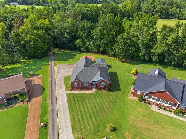 221 Allen Dr, Greenbrier, TN 37073