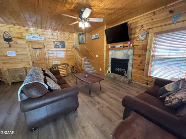 645 Chickasaw Gap Way, Pigeon Forge, TN 37863
