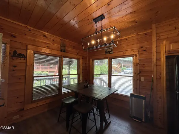 645 Chickasaw Gap Way, Pigeon Forge, TN 37863