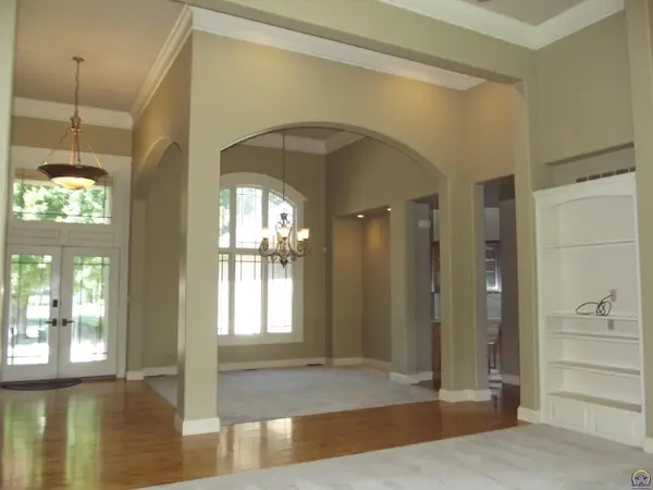 1128 SW Belmont LN, Topeka, KS 66604