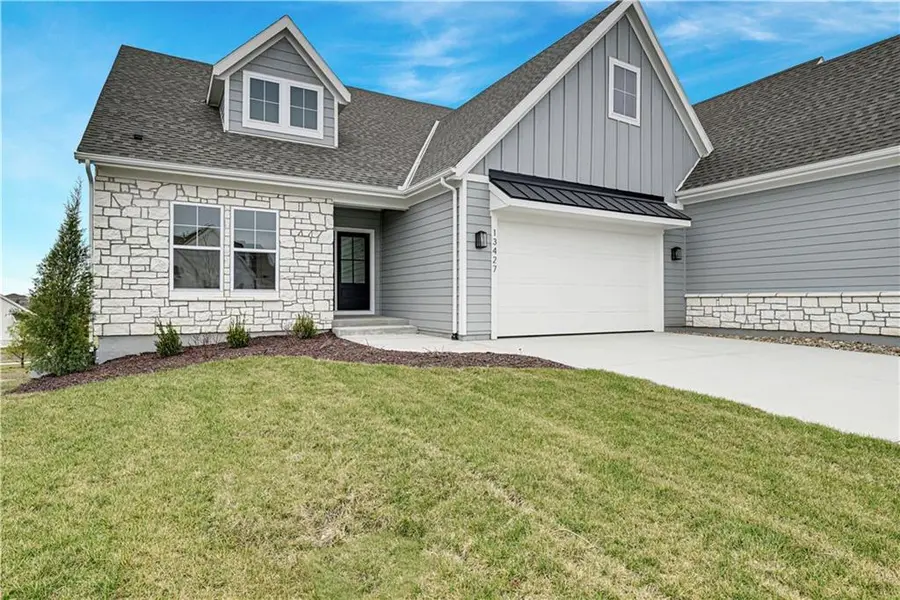 13427 W 174th TER, Overland Park, KS 66221