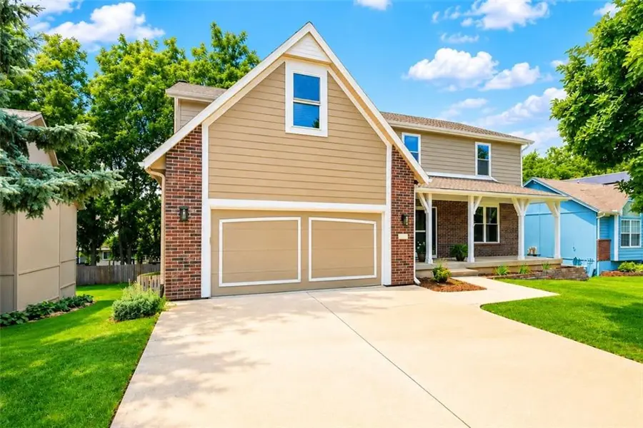 820 NE Adams DR, Lee's Summit, MO 64086