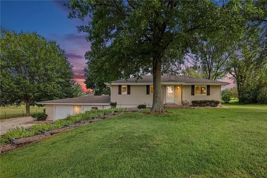 13744 Archer RD, Bonner Springs, KS 66012