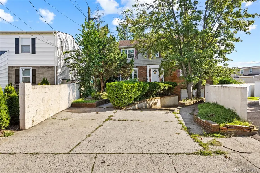 251 Perkins AVE, Oceanside, NY 11572
