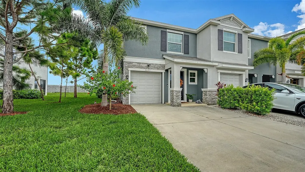 2627 MIDNIGHT PEARL DR, Sarasota, FL 34240