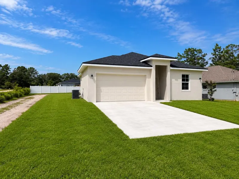 1306 EAST Pkwy, Deland, FL 32724