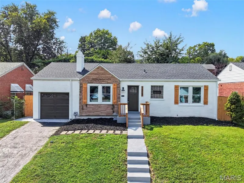 1525 Westmont PL, St Louis, MO 63130