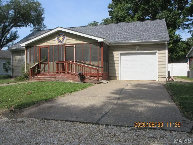 2415 N Carolina ST, Louisiana, MO 63353