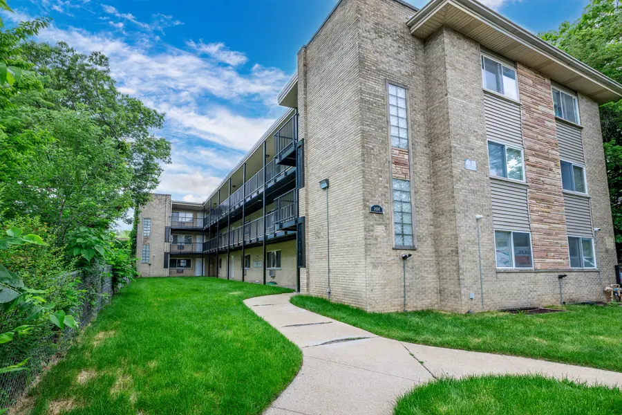 1404 W Estes AVE, Chicago, IL 60626