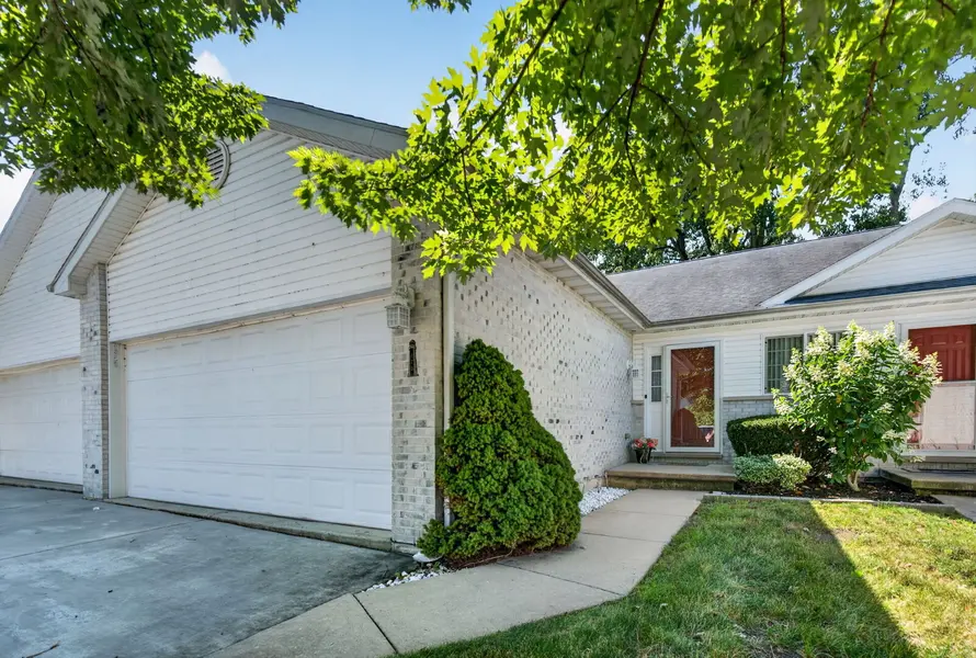 175 Harbor LNDG, Braidwood, IL 60408