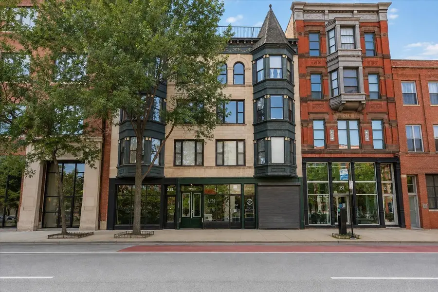 353 W Chicago AVE #A, Chicago, IL 60654