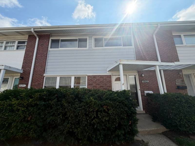 8024 W Lyons ST #B, Niles, IL 60714