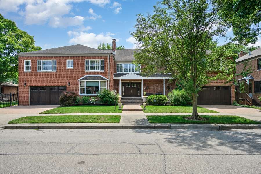 2851 W Rascher AVE, Chicago, IL 60625