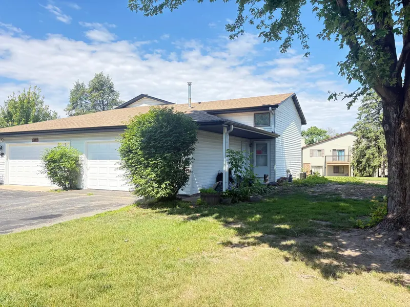 3826 Goodwin AVE N, Oakdale, MN 55128