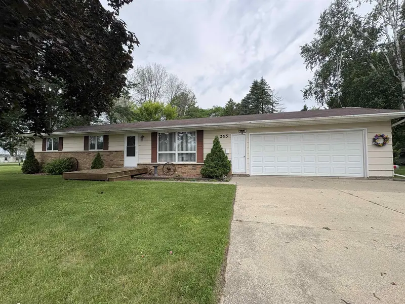 205 N MEYER ST, Cecil, WI 54111