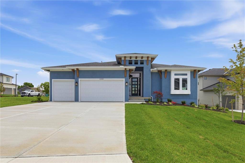 22005 W 99th TER, Lenexa, KS 66220