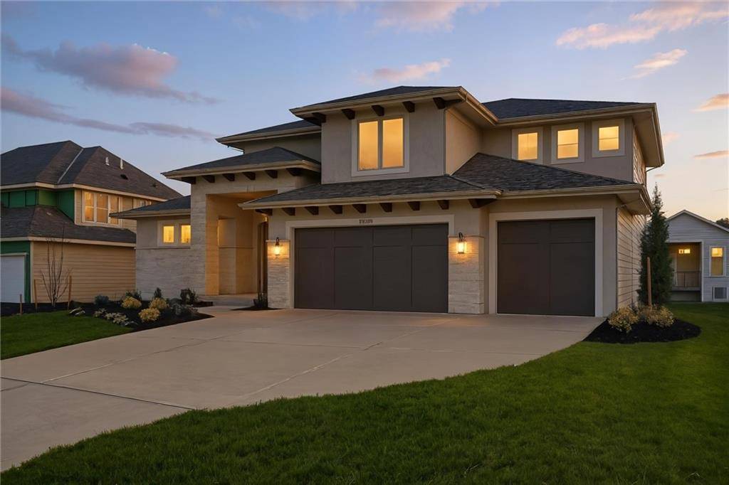 21913 W 99th TER, Lenexa, KS 66220