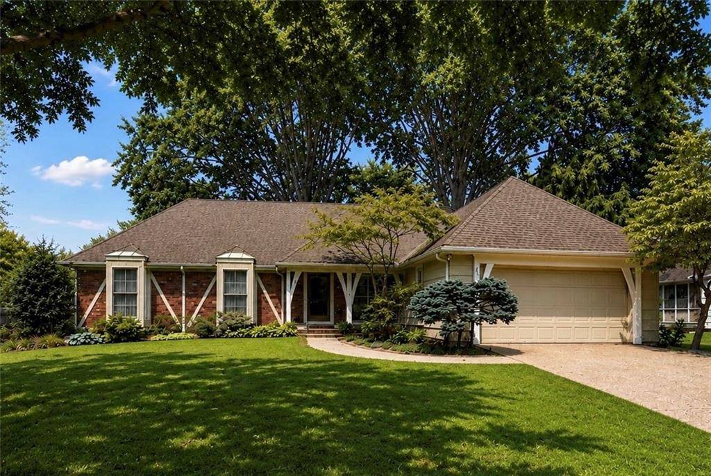 9312 Alhambra ST, Prairie Village, KS 66207