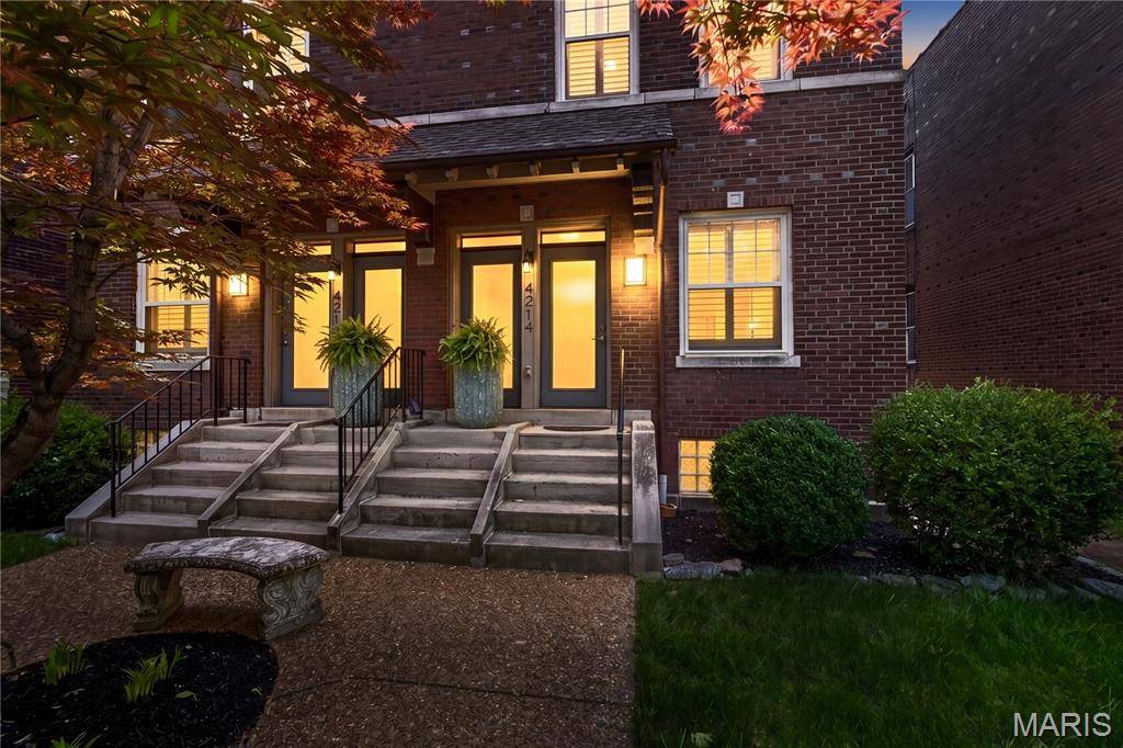 4212 Arsenal ST, St Louis, MO 63116