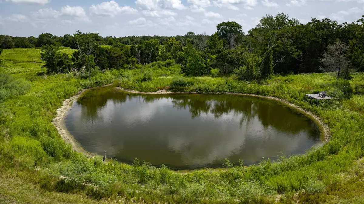 7221 W Old Lockhart RD, Muldoon, TX 78949