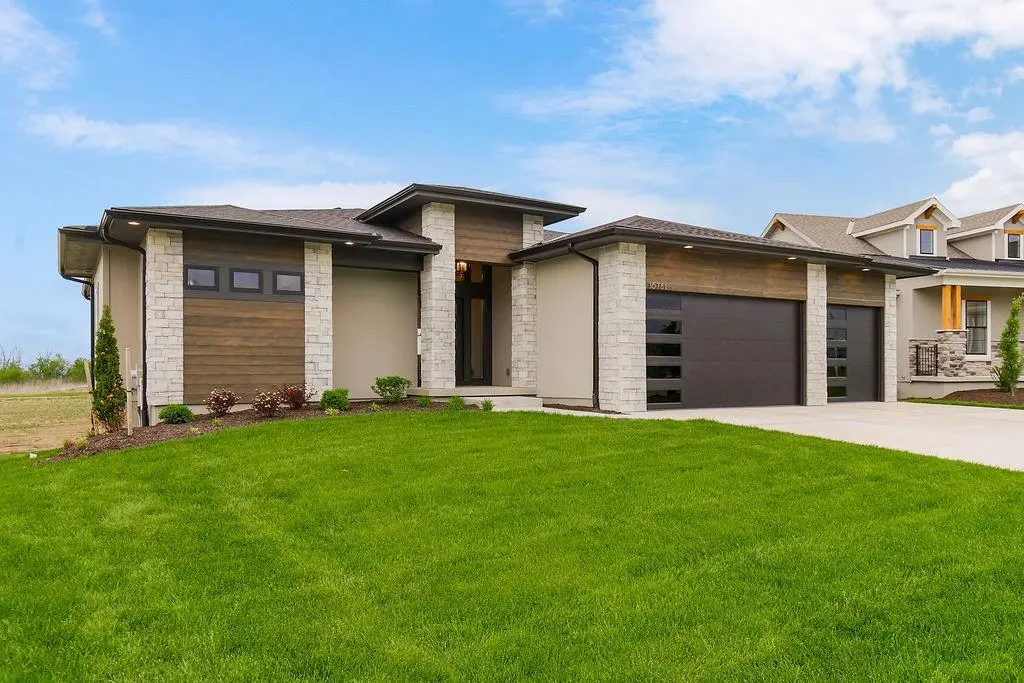 16781 S Fellows ST, Olathe, KS 66062