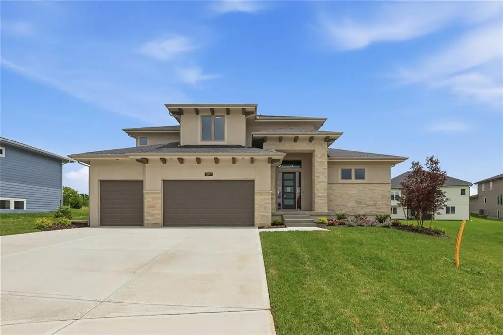 22017 W 99th TER, Lenexa, KS 66220