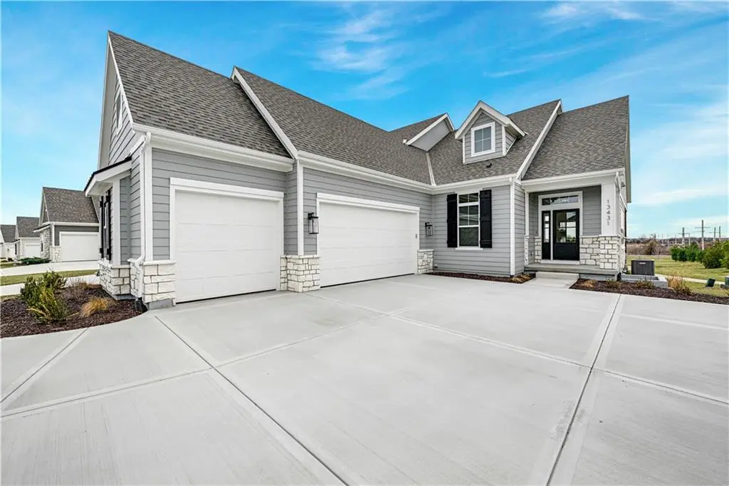 13431 W 174th TER, Overland Park, KS 66221