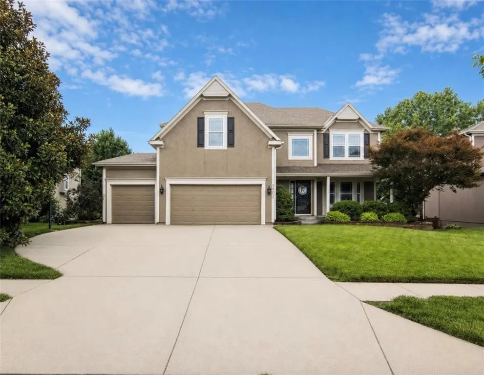 24115 W 79th TER, Lenexa, KS 66227