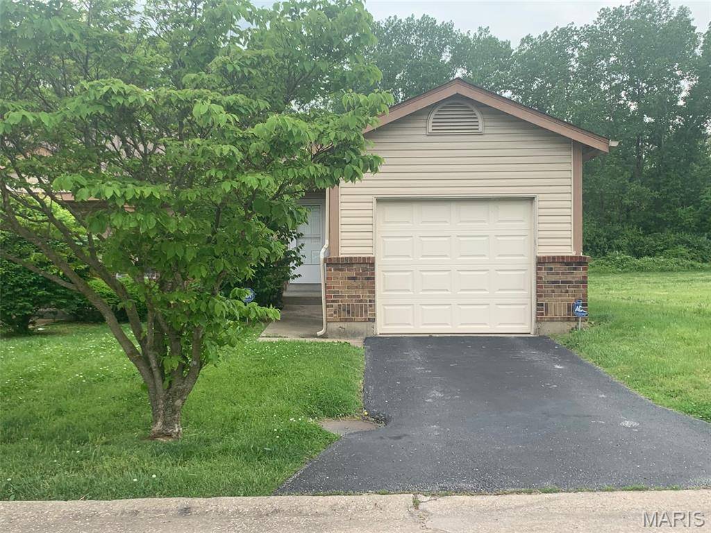 935 Amaral CIR, St Louis, MO 63137