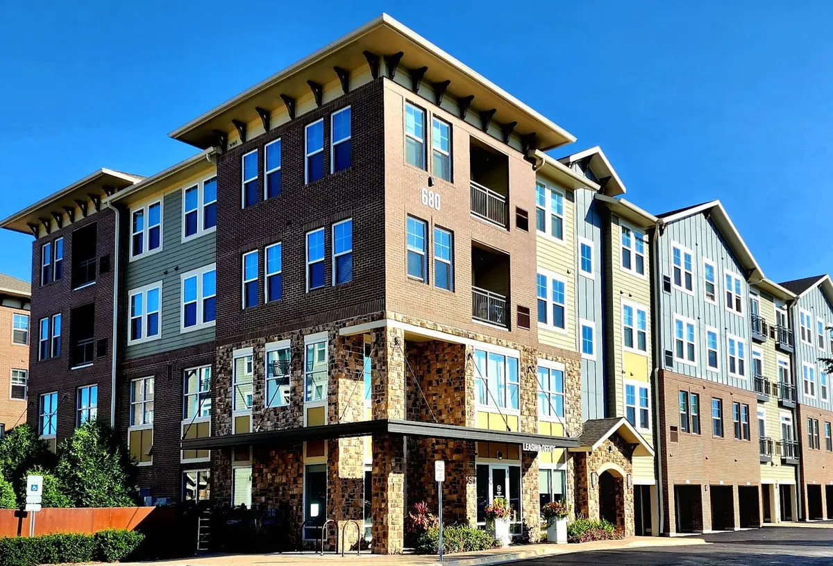 680 E Algonquin RD #1301, Schaumburg, IL 60173