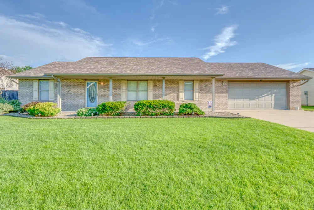 2213 Darren DR, Marion, IL 62959