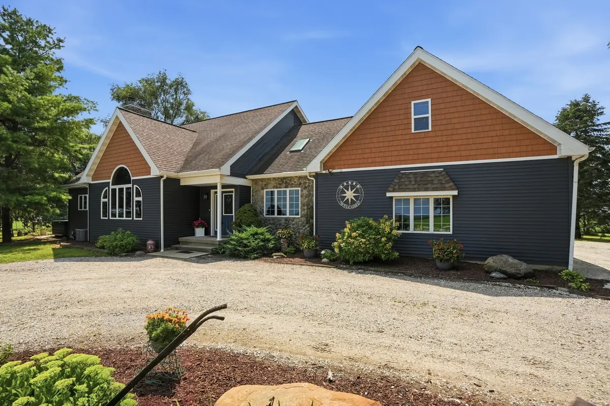 1737 E 1700 North RD, Watseka, IL 60970