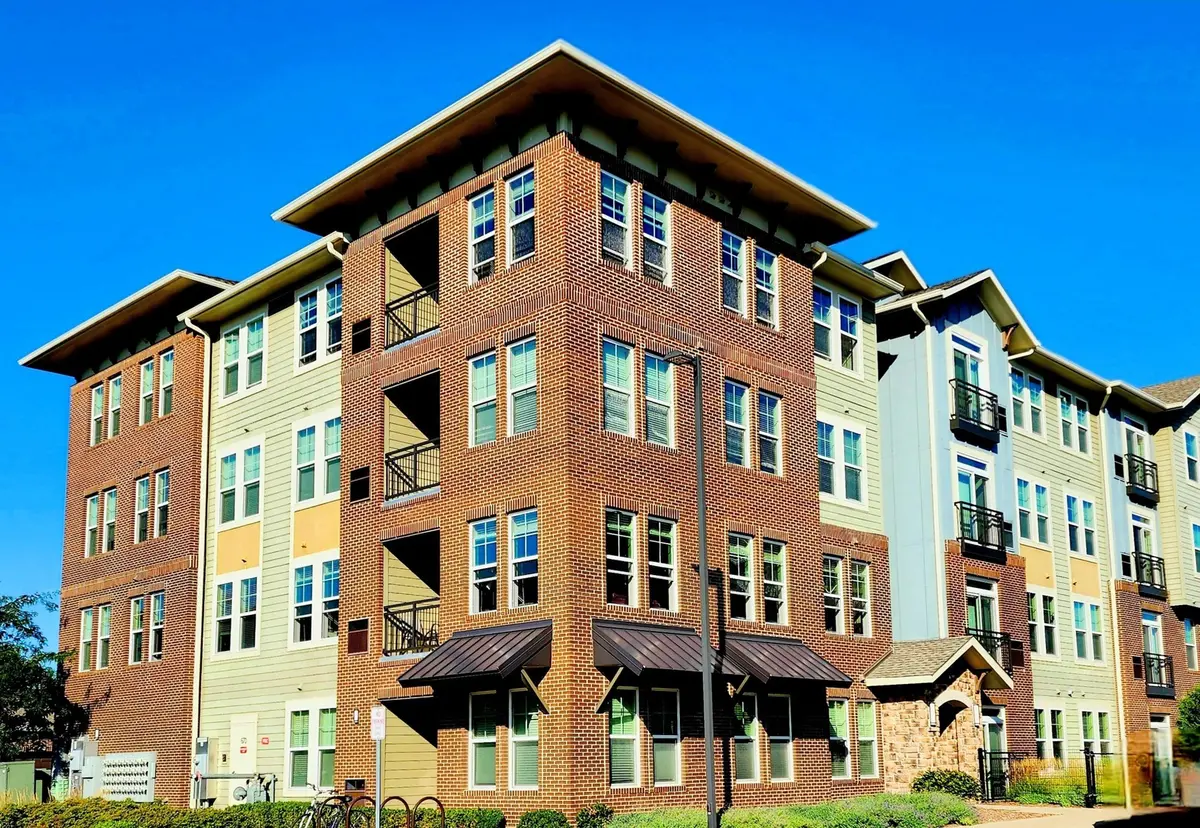 670 E Algonquin RD #4208, Schaumburg, IL 60173