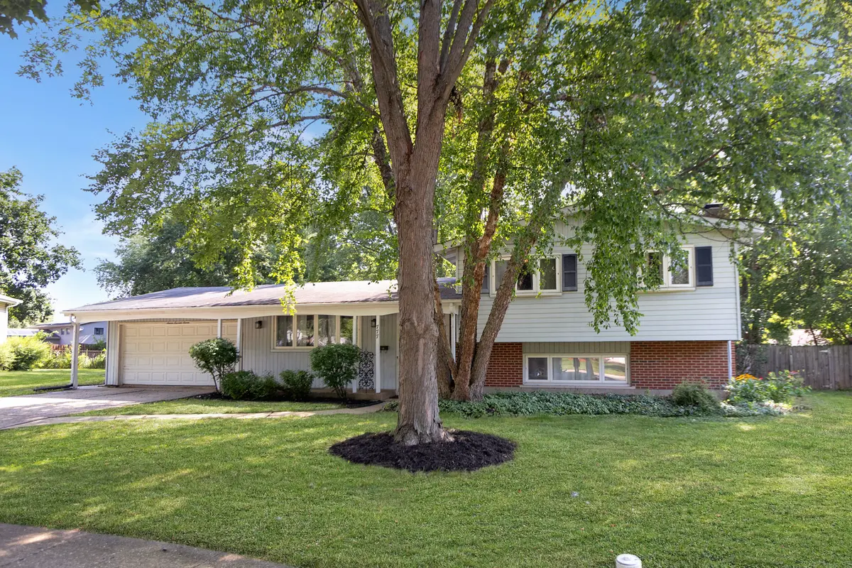 777 Dover CT, Crystal Lake, IL 60014