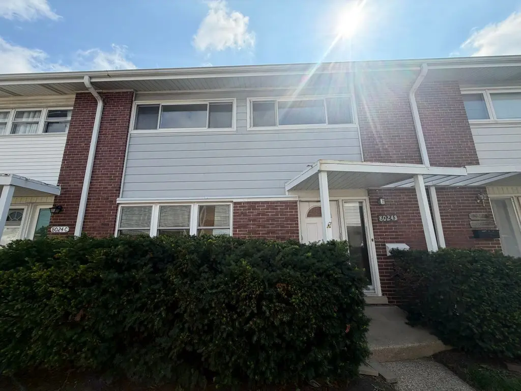 8024 W Lyons ST #B, Niles, IL 60714