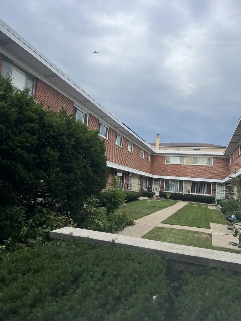 3950 W Glenlake AVE #A, Chicago, IL 60659