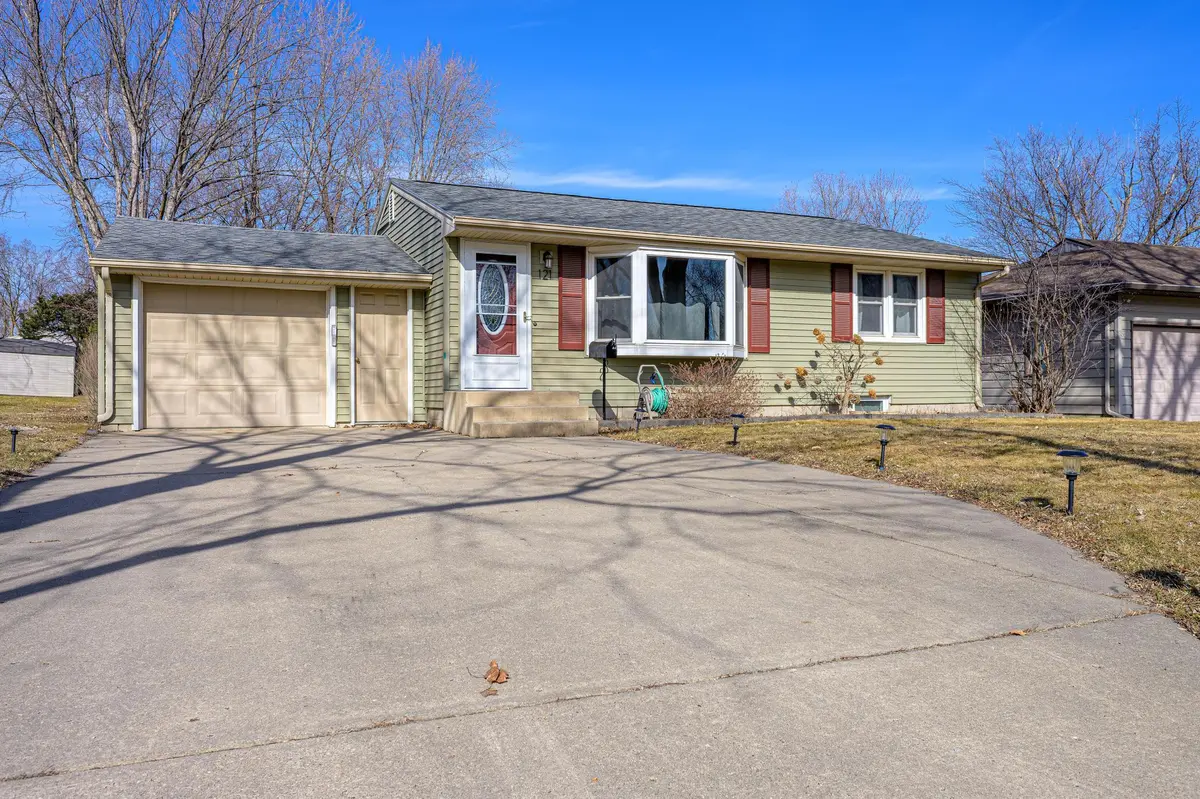 121 6th AVE NE, Hutchinson, MN 55350
