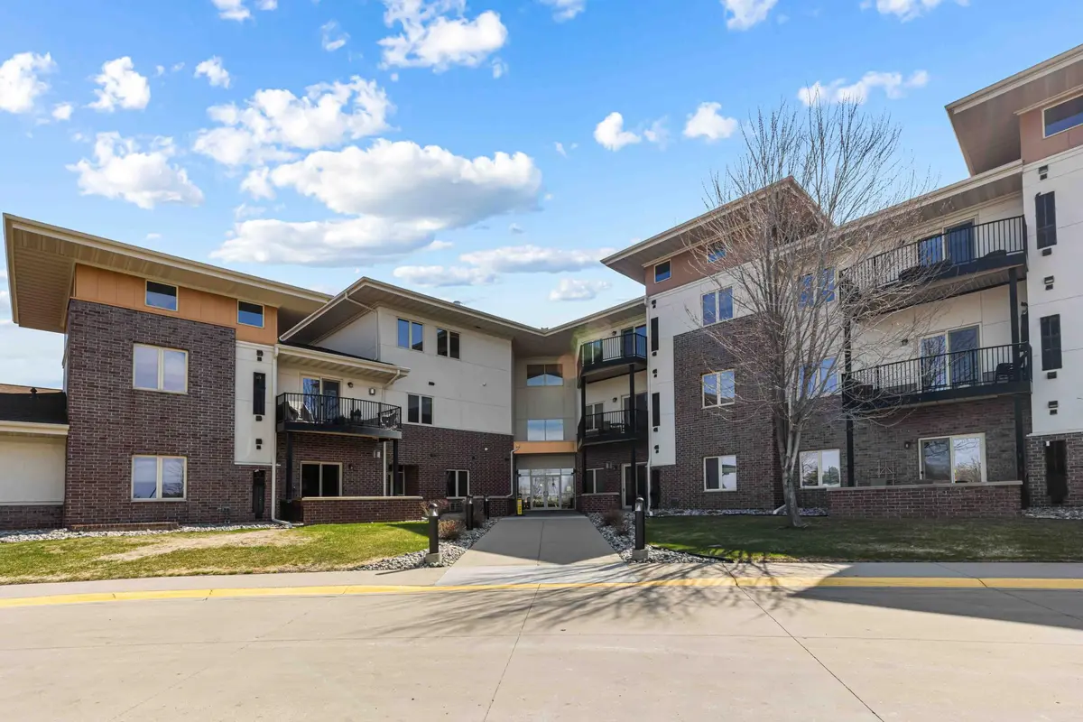 3200 11th ST S #220, Fargo, ND 58104