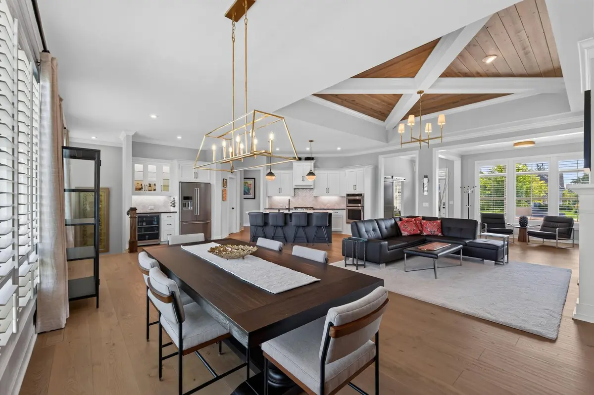 37 Summit Farm LN, White Bear Lake, MN 55110