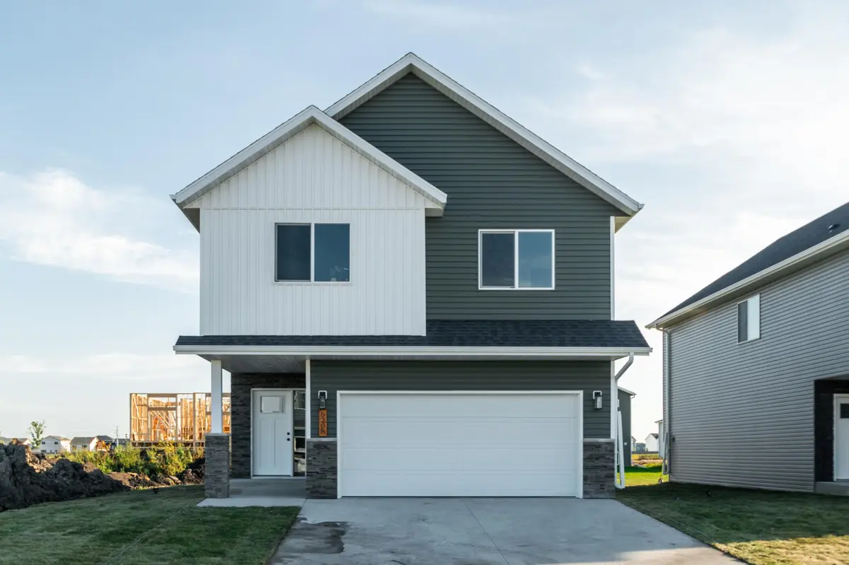 6208 86th AVE S, Horace, ND 58047