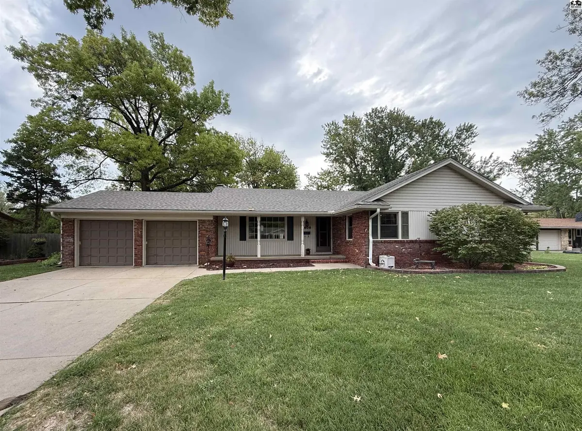 2608 Derenda Dr, Hutchinson, KS 67502