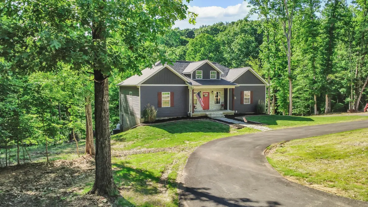 407 Summerfield Dr, Cadiz, KY 42211