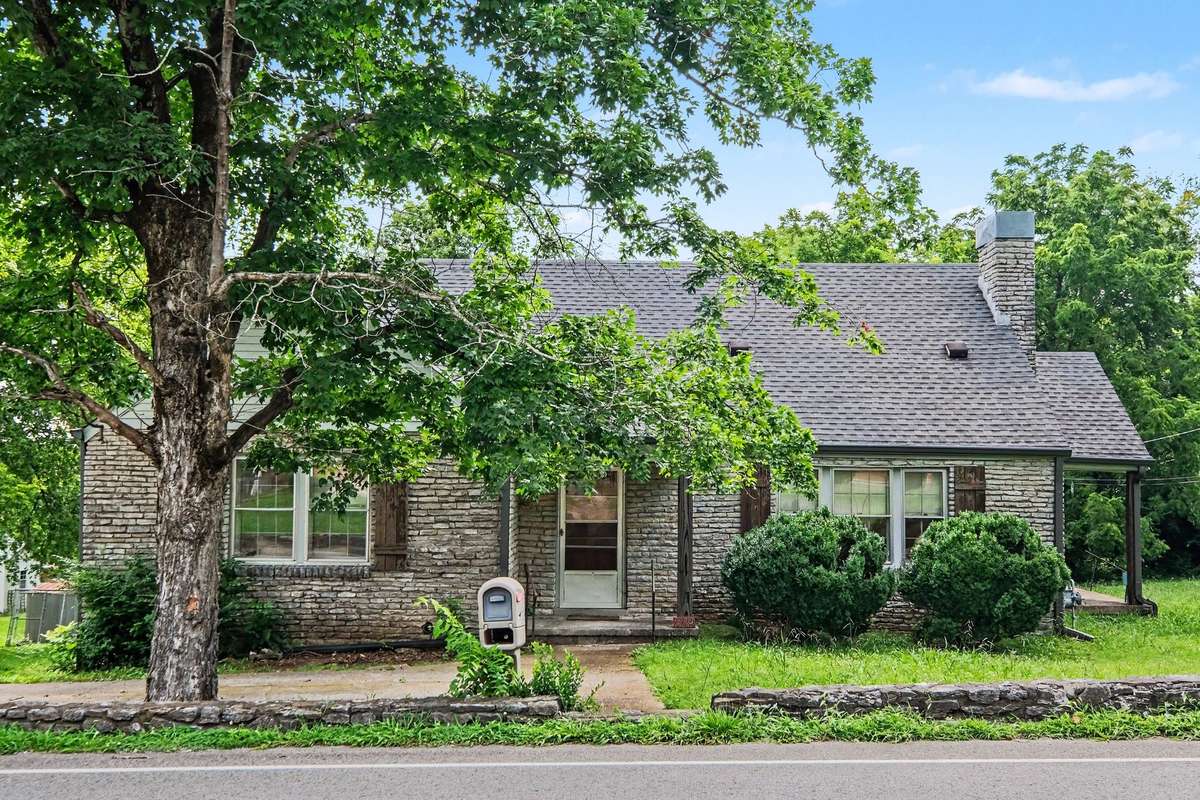 219 8th Ave #S, Lewisburg, TN 37091