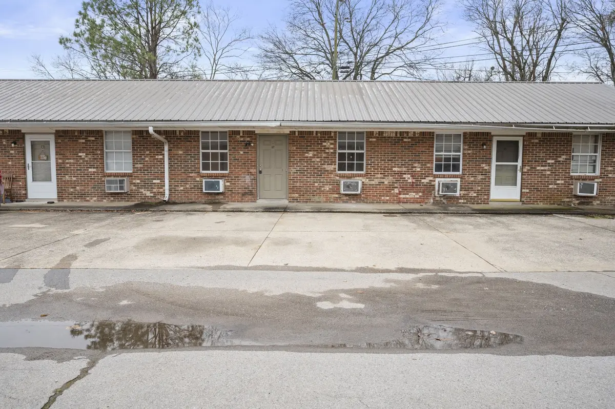 101 Walnut St #24, Clarksville, TN 37042